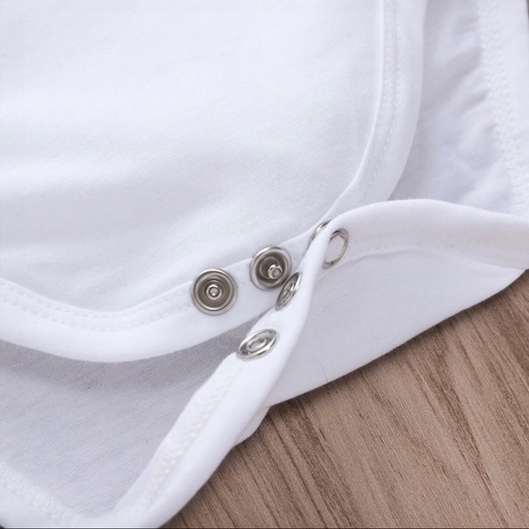 ❤️Sold❤️Graphic Unisex Baby Onesie 6 mth - Picture 5 of 6